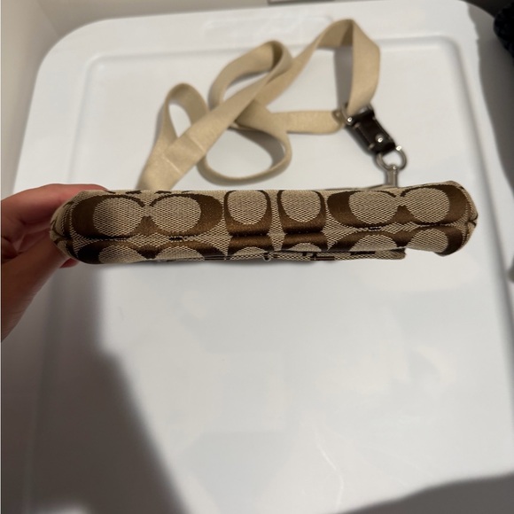 Coach - Picture 4 of 7